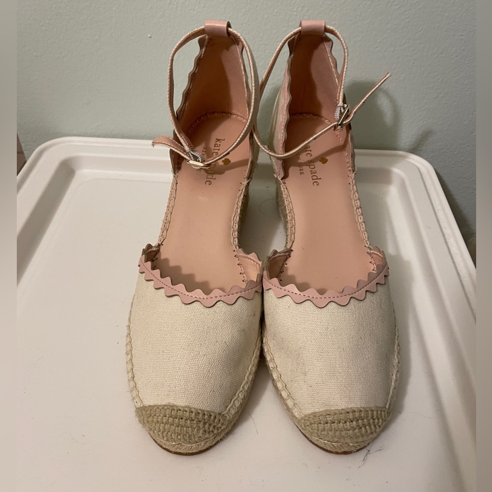 Kate Spade Cream Canvas Espadrille Wedges Scalloped Leather Trim Braided Heel